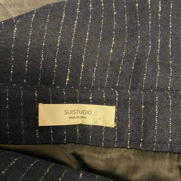 Suistudio navy pinstripe pencil skirt with asymmetrical hem. - Picture 6 of 9